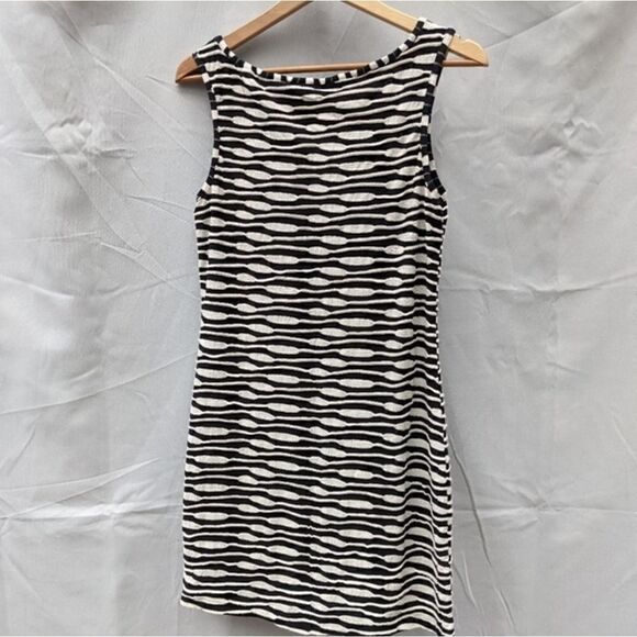 Cute H&M black and white bodycon tight dress spring summer easy outfit wavy patt - Picture 2 of 7